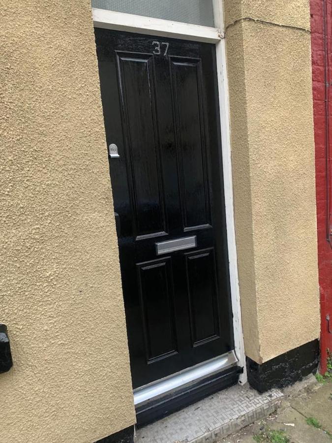 Next To Liverpool Stadium Apartment Exterior photo